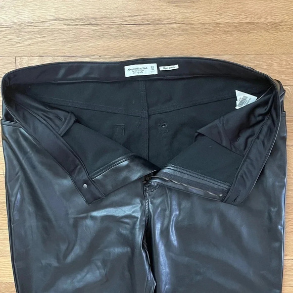 Abercrombie Vegan Leather Pants 18 / 34 Ultra High Rise Straight Leg Black - Picture 6 of 6
